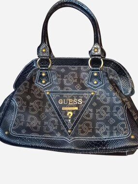 Vintage black 2000s Guess purse
